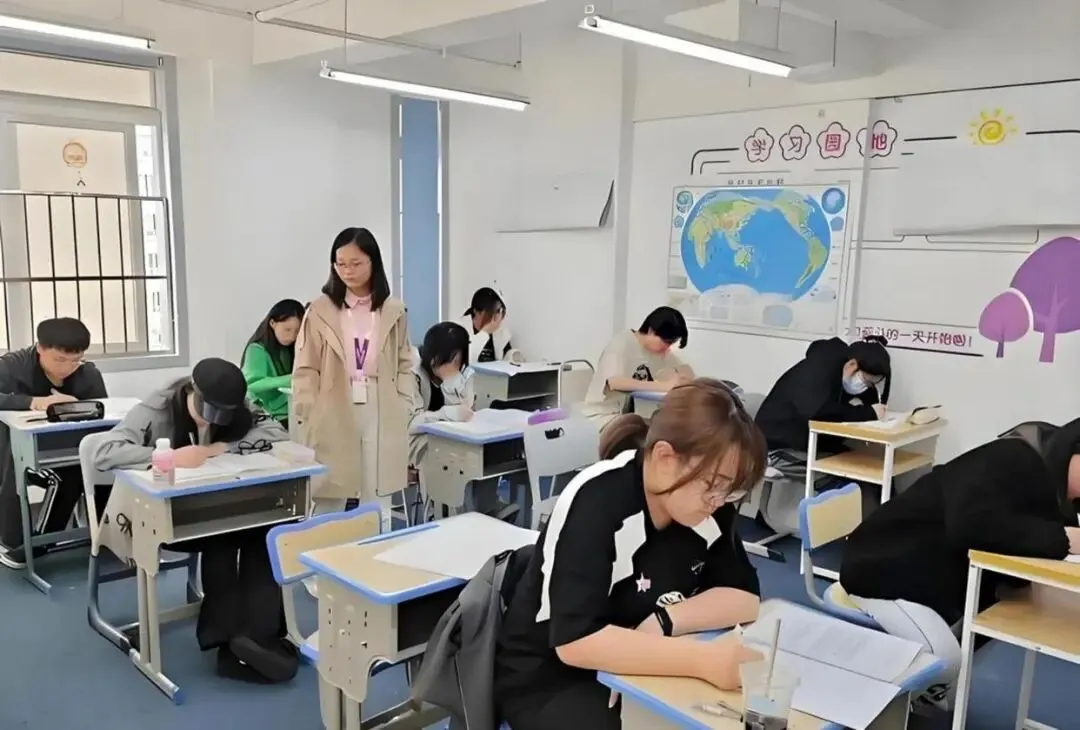 “2027高考要大变?”我替您翻了一遍政策:普通考生不必慌,只有这一类有调整-第1张图片-四季读书网