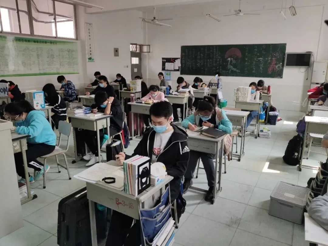 初三下周陆续复学,全流程观摩郑外高三复学第一天!-第38张图片-四季读书网 初三下周陆续复学,全流程观摩郑外高三复学第一天!-第38张图片-四季读书网