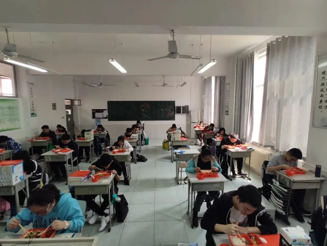 初三下周陆续复学,全流程观摩郑外高三复学第一天!-第49张图片-四季读书网 初三下周陆续复学,全流程观摩郑外高三复学第一天!-第49张图片-四季读书网