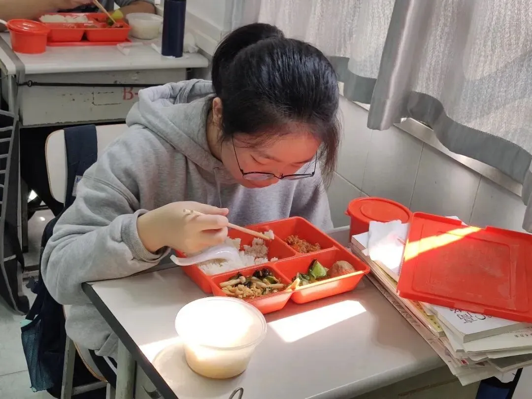 初三下周陆续复学,全流程观摩郑外高三复学第一天!-第50张图片-四季读书网 初三下周陆续复学,全流程观摩郑外高三复学第一天!-第50张图片-四季读书网