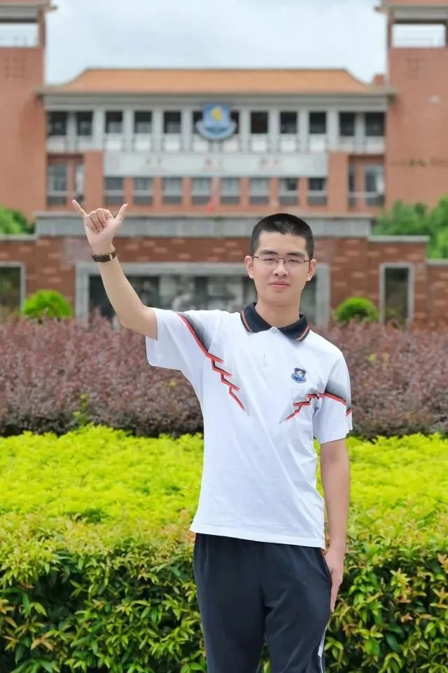 广州初三男孩直接跳级升入大学!家长感悟:原来不是娃不行是我不行-第4张图片-四季读书网 广州初三男孩直接跳级升入大学!家长感悟:原来不是娃不行是我不行-第4张图片-四季读书网