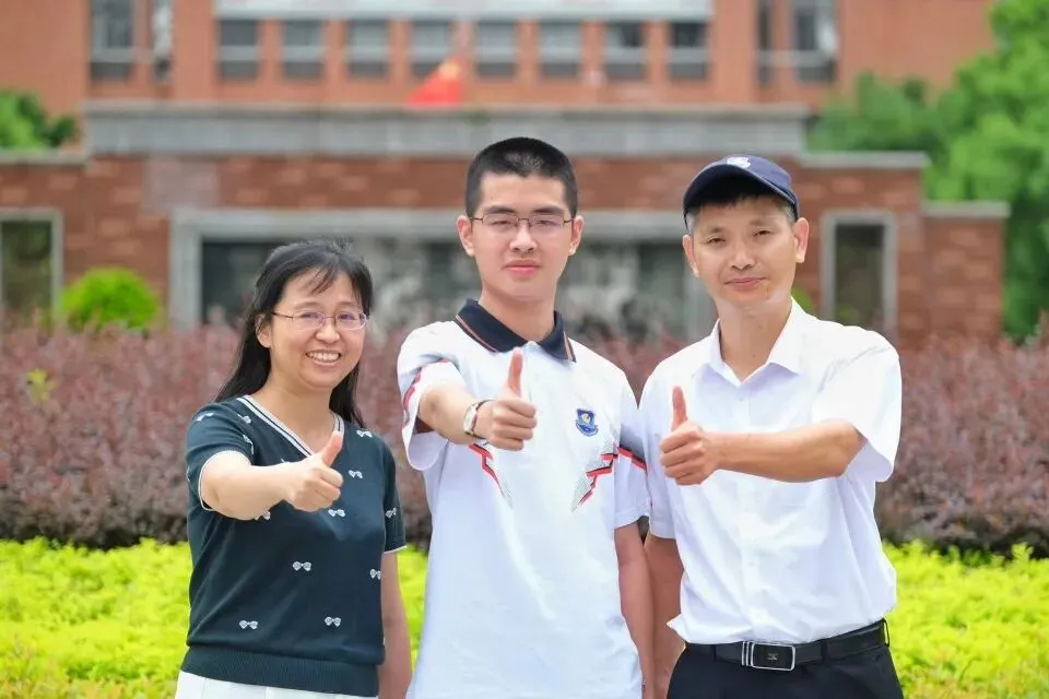 广州初三男孩直接跳级升入大学!家长感悟:原来不是娃不行是我不行-第5张图片-四季读书网 广州初三男孩直接跳级升入大学!家长感悟:原来不是娃不行是我不行-第5张图片-四季读书网