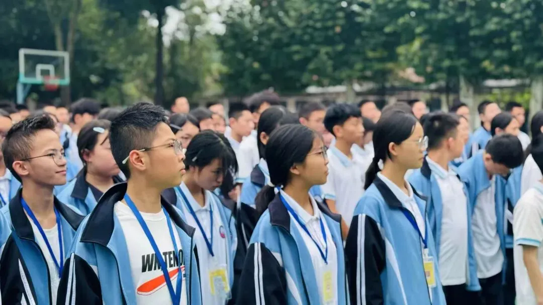 秣马厉兵迎中考,逐梦扬帆启新程—宝林中学2027届初三新学期动员大会-第16张图片-四季读书网 秣马厉兵迎中考,逐梦扬帆启新程—宝林中学2027届初三新学期动员大会-第16张图片-四季读书网