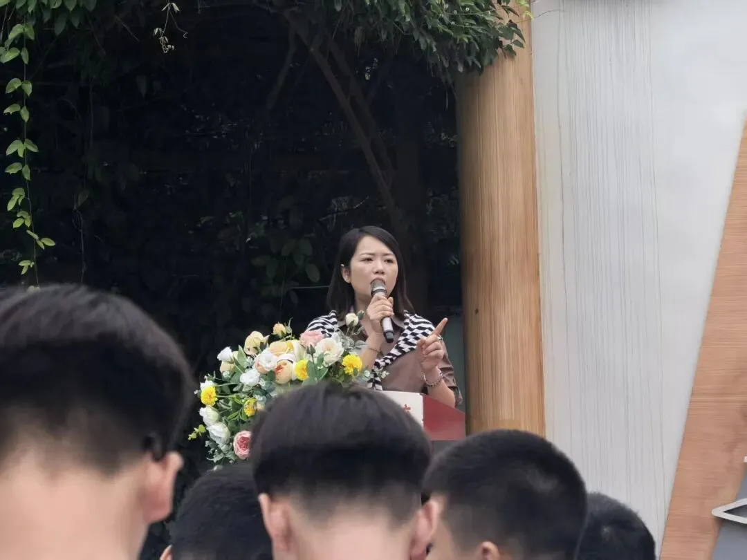秣马厉兵迎中考,逐梦扬帆启新程—宝林中学2027届初三新学期动员大会-第23张图片-四季读书网 秣马厉兵迎中考,逐梦扬帆启新程—宝林中学2027届初三新学期动员大会-第23张图片-四季读书网