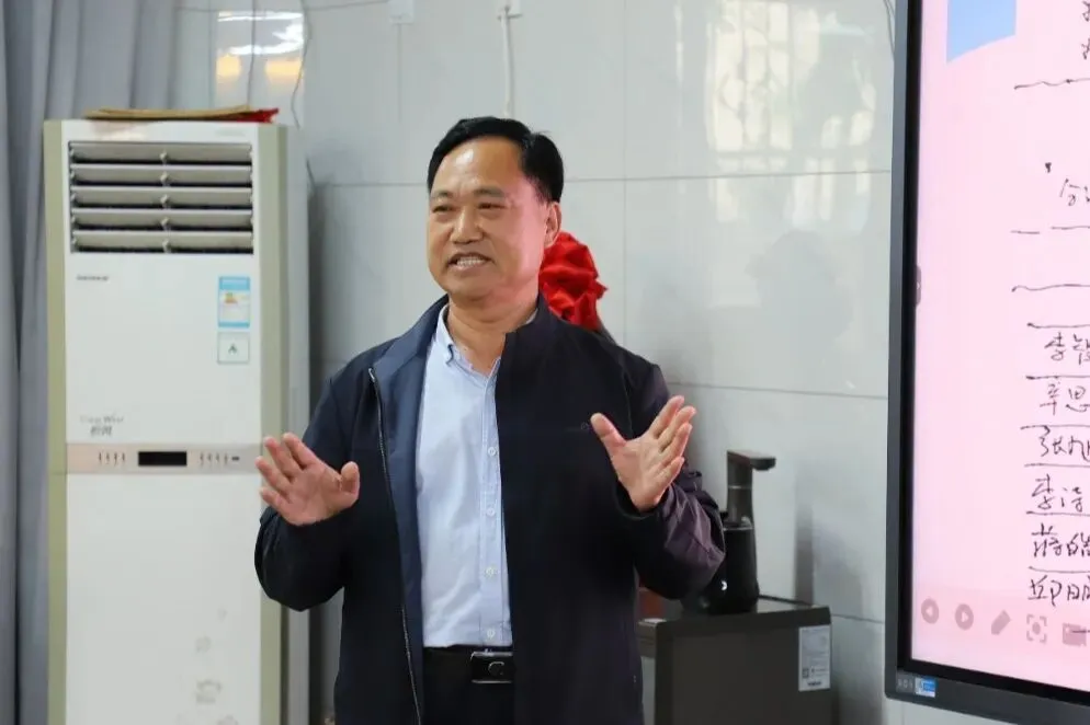 砺剑磨锋备高考 凝心聚力启新程 ——我校召开2027届毕业班一轮复课会-第13张图片-四季读书网 砺剑磨锋备高考 凝心聚力启新程 ——我校召开2027届毕业班一轮复课会-第13张图片-四季读书网