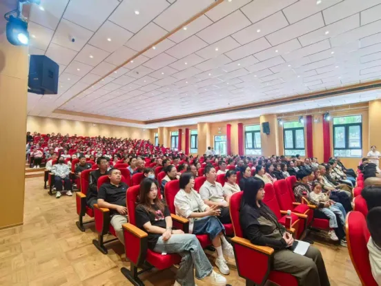 家校同心聚力 决胜初三中考——临汾市向阳学校2026-2027学年年级家长会-第32张图片-四季读书网