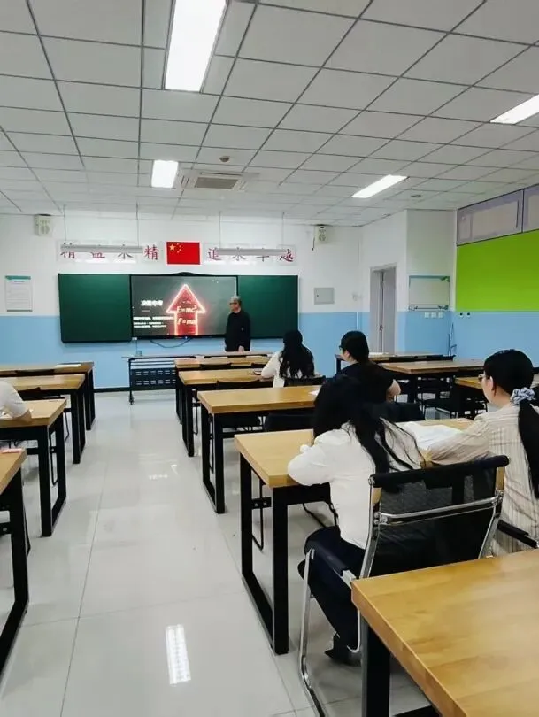 “深耕教研聚力中考,笃行致远赋能成长”——唐山市高新中学教研论坛正式启幕-第5张图片-四季读书网 “深耕教研聚力中考,笃行致远赋能成长”——唐山市高新中学教研论坛正式启幕-第5张图片-四季读书网