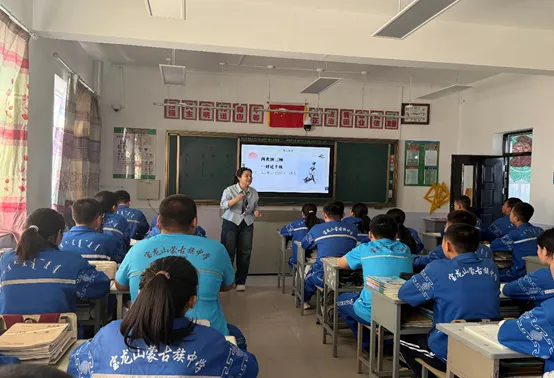 互鉴教学智慧,共筑中考课堂—通辽八中骨干教师送教到校活动-第1张图片-四季读书网