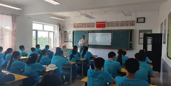 互鉴教学智慧,共筑中考课堂—通辽八中骨干教师送教到校活动-第3张图片-四季读书网