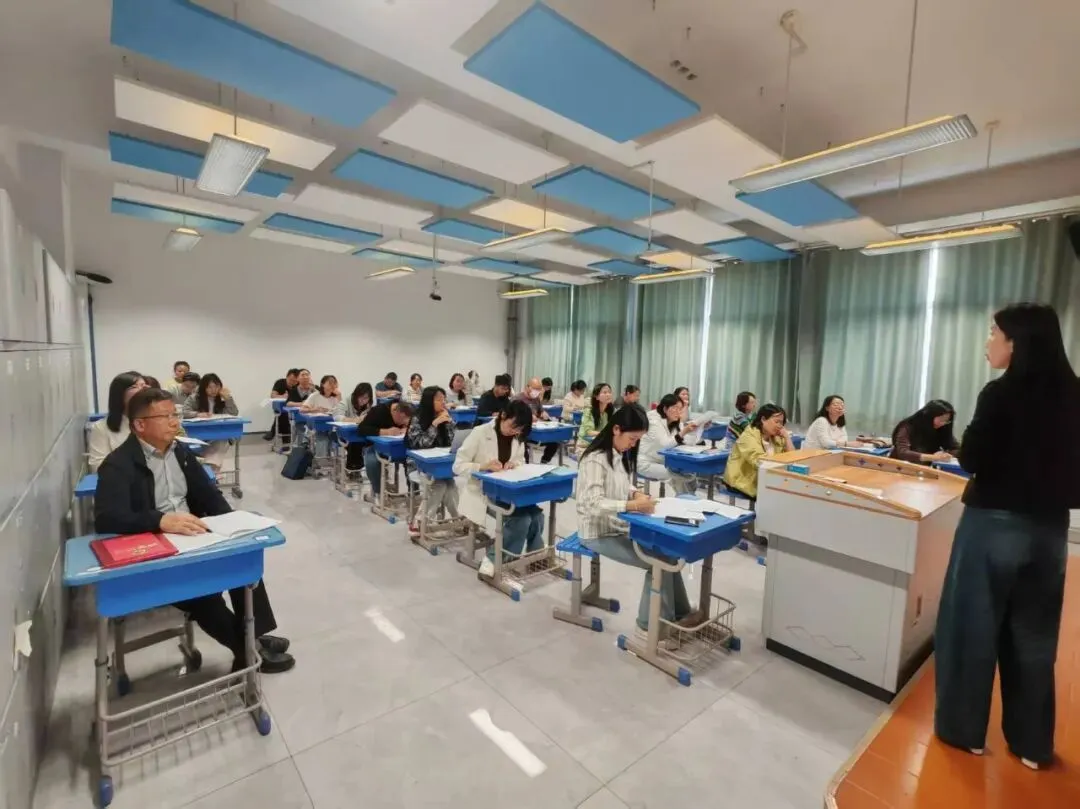 “一中讲堂”开讲啦!|九大学科共研高考真题-第46张图片-四季读书网 “一中讲堂”开讲啦!|九大学科共研高考真题-第46张图片-四季读书网
