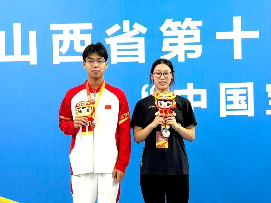 格致少年 泳坛争锋——运城格致中学初三学子李伟泽省运会勇夺一银一铜-第3张图片-四季读书网 格致少年 泳坛争锋——运城格致中学初三学子李伟泽省运会勇夺一银一铜-第3张图片-四季读书网