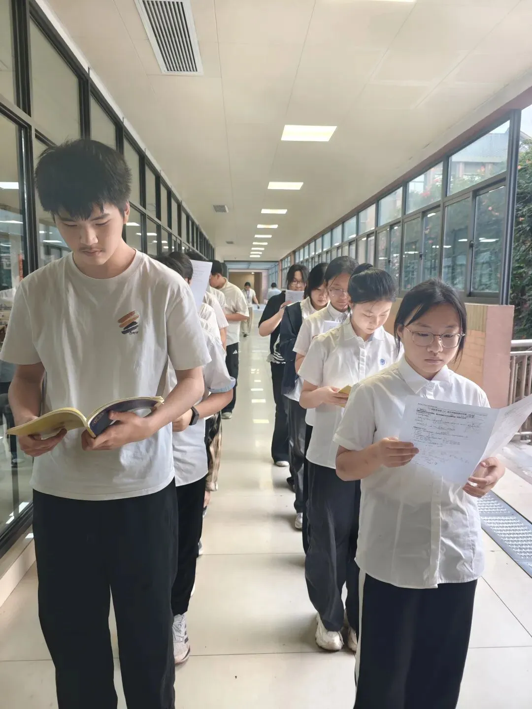 【槐树下】汉开教育观察 | 谢老师:初三这条路上,我们互为灯火-第44张图片-四季读书网 【槐树下】汉开教育观察 | 谢老师:初三这条路上,我们互为灯火-第44张图片-四季读书网
