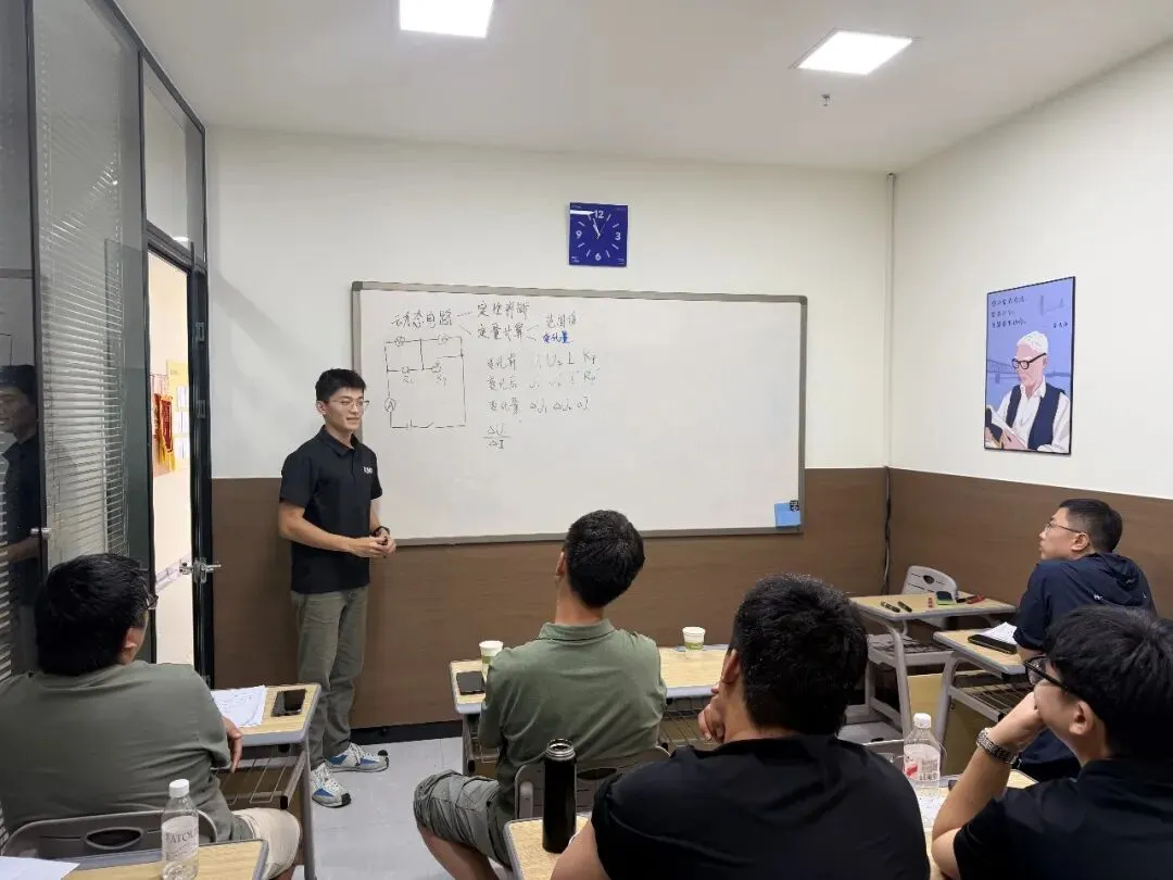 每周批课磨课,为中考全托学子筑牢课堂根基-第5张图片-四季读书网 每周批课磨课,为中考全托学子筑牢课堂根基-第5张图片-四季读书网