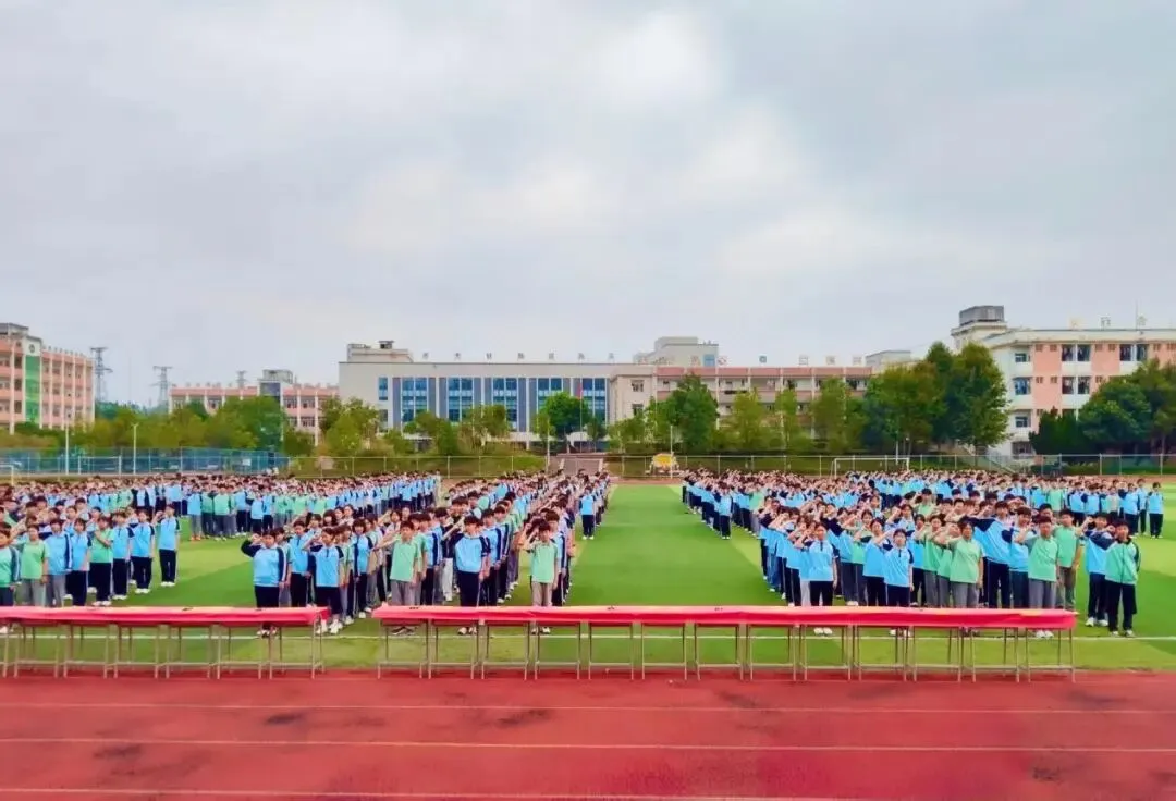 逐梦初三 不负韶华 凝心聚力 备战学考——寻乌县第三中学2027届开启新征程动员活动-第10张图片-四季读书网 逐梦初三 不负韶华 凝心聚力 备战学考——寻乌县第三中学2027届开启新征程动员活动-第10张图片-四季读书网