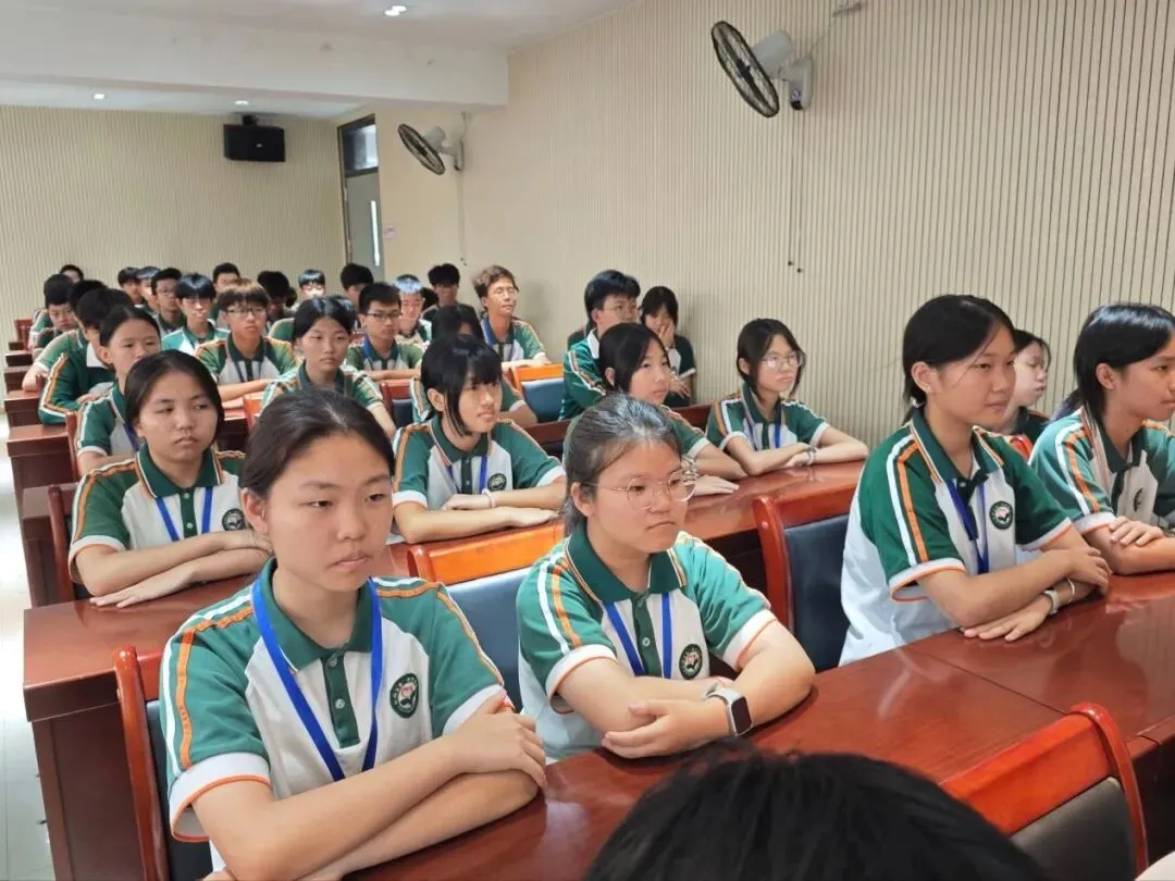 砺剑初三,逐梦中考——荔湾区东沙博雅实验学校 2027届初三毕业班动员大会顺利召开!-第9张图片-四季读书网 砺剑初三,逐梦中考——荔湾区东沙博雅实验学校 2027届初三毕业班动员大会顺利召开!-第9张图片-四季读书网