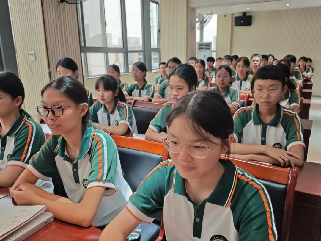 砺剑初三,逐梦中考——荔湾区东沙博雅实验学校 2027届初三毕业班动员大会顺利召开!-第16张图片-四季读书网 砺剑初三,逐梦中考——荔湾区东沙博雅实验学校 2027届初三毕业班动员大会顺利召开!-第16张图片-四季读书网