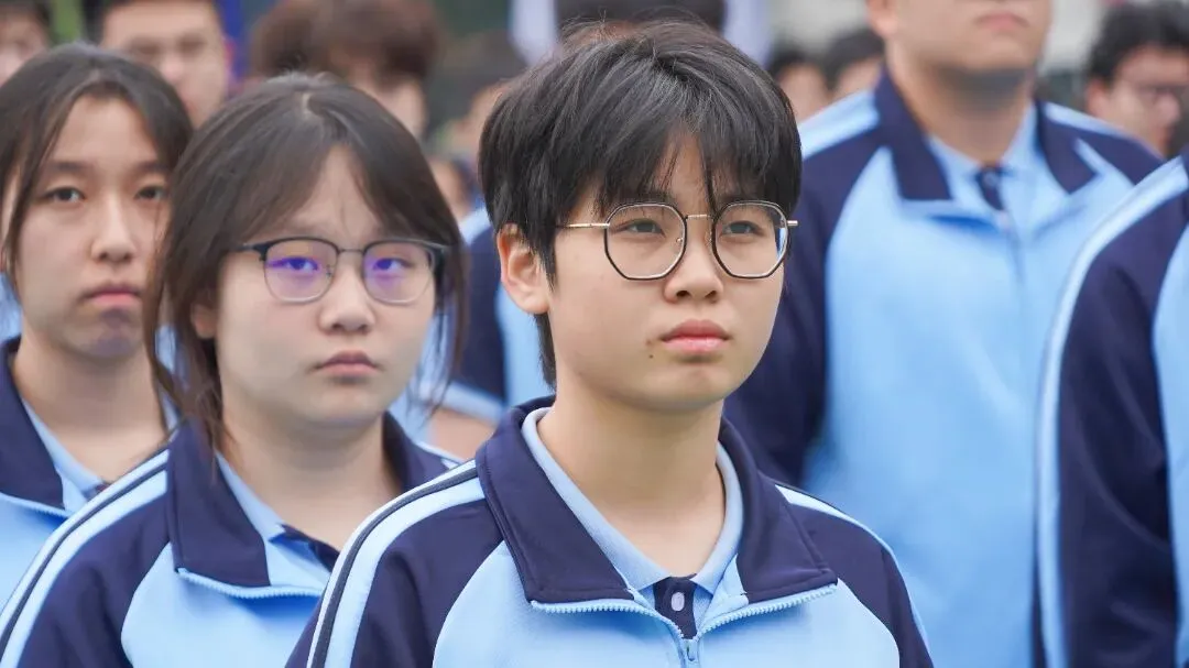 警钟鸣校园 少年当自强|优益优高考全日制学校防空警报试鸣暨全体师生默哀纪念活动-第7张图片-四季读书网