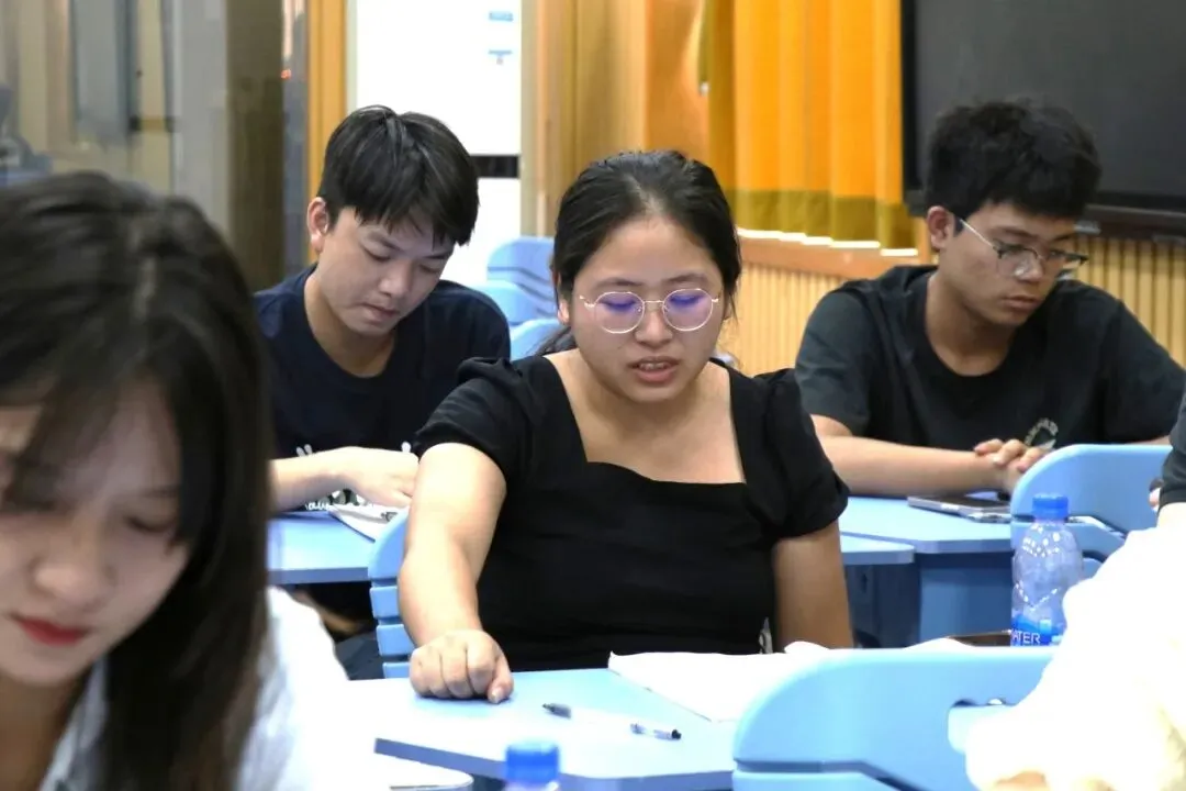 聚焦课堂实效 | 解码高考阅卷——我校顺利举办海丰县高中数学学科教研基地专题教研活动-第21张图片-四季读书网