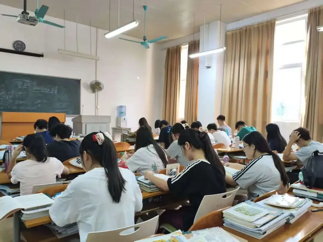 脚踏实地,厚积薄发——全日制高职高考辅导班日常纪实-第23张图片-四季读书网