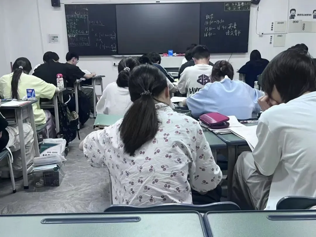 冲刺春季高考不盲目!这个辅导班帮你精准提分!上岸理想大学不是梦!-第164张图片-四季读书网 冲刺春季高考不盲目!这个辅导班帮你精准提分!上岸理想大学不是梦!-第164张图片-四季读书网