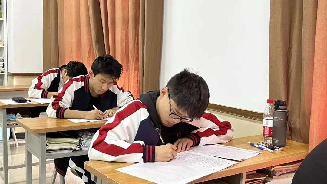 郑州创新学校初三全日制集训班招生简章,咨询 / 参观学校 / 报名电话:18695817761-第12张图片-四季读书网 郑州创新学校初三全日制集训班招生简章,咨询 / 参观学校 / 报名电话:18695817761-第12张图片-四季读书网