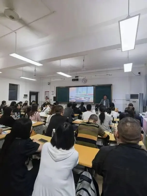 巴州区第六中学召开初三年级家长会-第5张图片-四季读书网