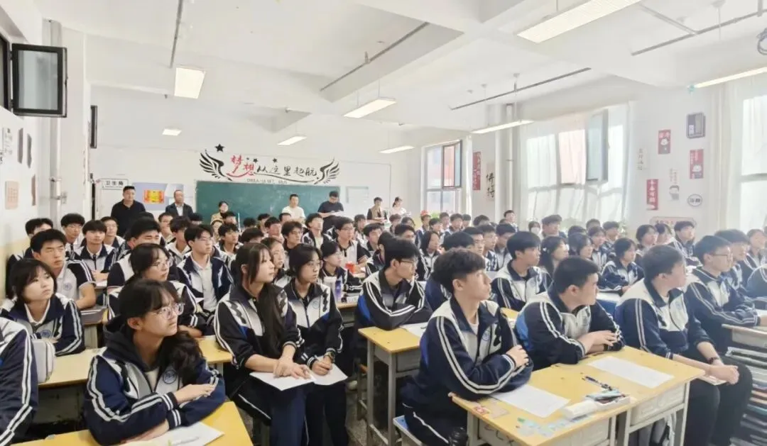 聚焦试卷分析 凸显自命题指南针作用——兰州成功学校高三一班召开专题宣讲会-第5张图片-四季读书网 聚焦试卷分析 凸显自命题指南针作用——兰州成功学校高三一班召开专题宣讲会-第5张图片-四季读书网