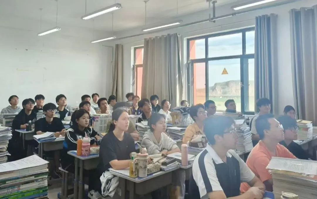 聚焦试卷分析 凸显自命题指南针作用——兰州成功学校高三一班召开专题宣讲会-第10张图片-四季读书网 聚焦试卷分析 凸显自命题指南针作用——兰州成功学校高三一班召开专题宣讲会-第10张图片-四季读书网