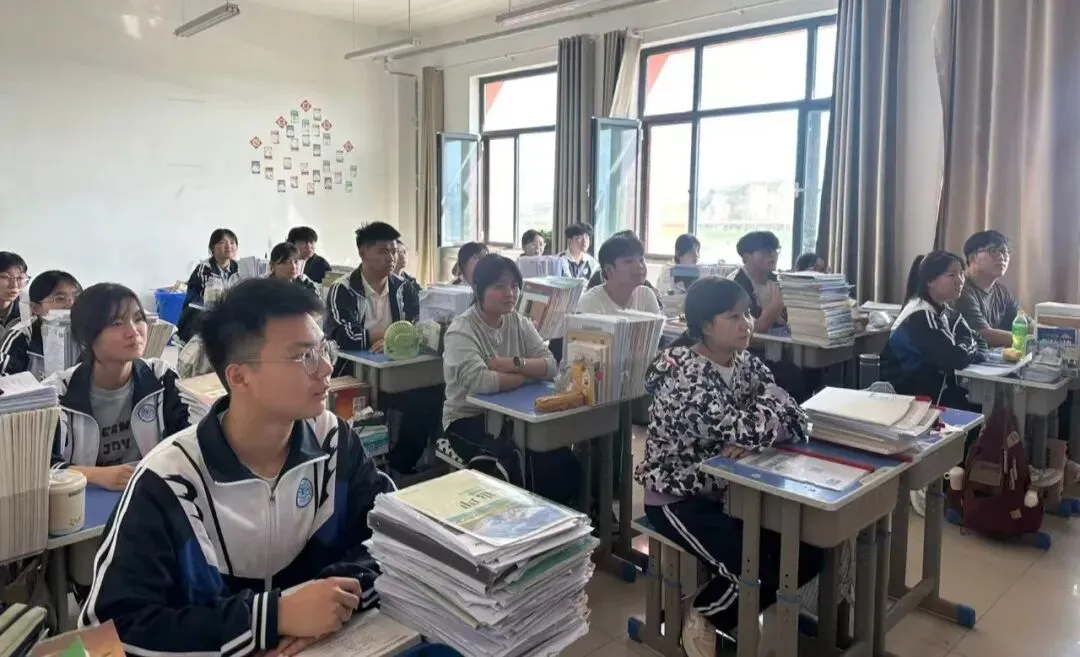聚焦试卷分析 凸显自命题指南针作用——兰州成功学校高三一班召开专题宣讲会-第18张图片-四季读书网 聚焦试卷分析 凸显自命题指南针作用——兰州成功学校高三一班召开专题宣讲会-第18张图片-四季读书网