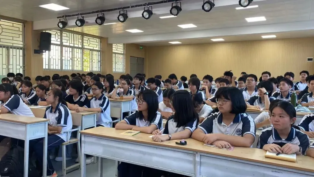 笃行致远砺青春 奋楫扬帆启新程 ——初三毕业生新学期思政第一课开讲-第18张图片-四季读书网 笃行致远砺青春 奋楫扬帆启新程 ——初三毕业生新学期思政第一课开讲-第18张图片-四季读书网