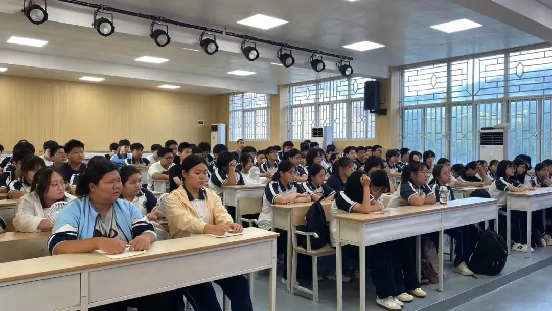 笃行致远砺青春 奋楫扬帆启新程 ——初三毕业生新学期思政第一课开讲-第19张图片-四季读书网 笃行致远砺青春 奋楫扬帆启新程 ——初三毕业生新学期思政第一课开讲-第19张图片-四季读书网