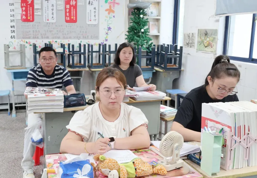 聚焦课堂提质效 调研赋能备高考——江都区教育局对我校高三教学工作开展专项调研-第32张图片-四季读书网 聚焦课堂提质效 调研赋能备高考——江都区教育局对我校高三教学工作开展专项调研-第32张图片-四季读书网
