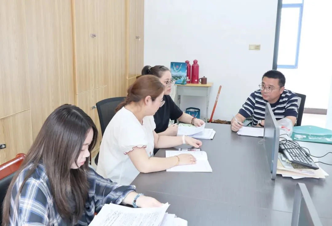 聚焦课堂提质效 调研赋能备高考——江都区教育局对我校高三教学工作开展专项调研-第44张图片-四季读书网 聚焦课堂提质效 调研赋能备高考——江都区教育局对我校高三教学工作开展专项调研-第44张图片-四季读书网