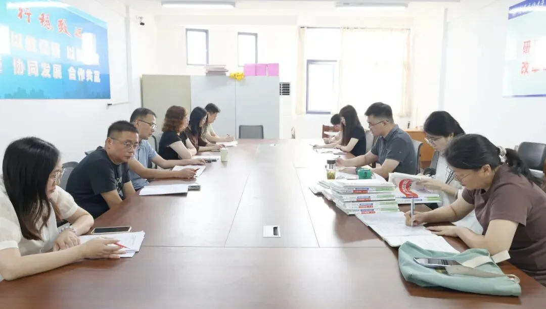 聚焦课堂提质效 调研赋能备高考——江都区教育局对我校高三教学工作开展专项调研-第48张图片-四季读书网 聚焦课堂提质效 调研赋能备高考——江都区教育局对我校高三教学工作开展专项调研-第48张图片-四季读书网