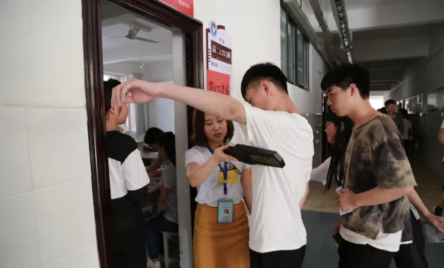 成都理工试卷外泄:作弊产业链背后的利益黑幕与监管困局-第2张图片-四季读书网 成都理工试卷外泄:作弊产业链背后的利益黑幕与监管困局-第2张图片-四季读书网