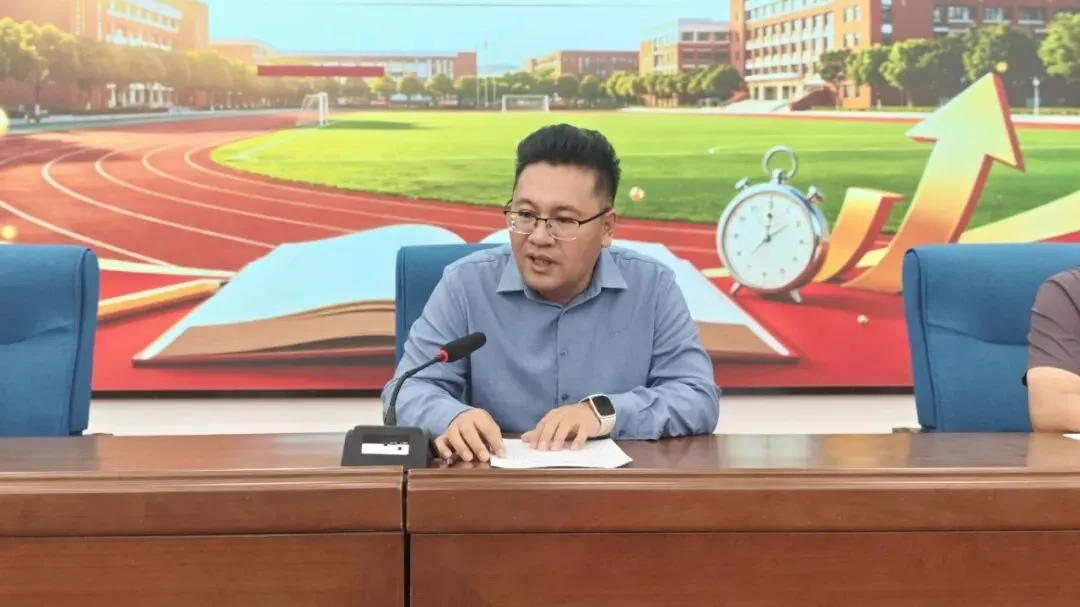 凝心聚力家校携手 同心护航决胜中考——瓜州二中举行九年级家长动员会-第3张图片-四季读书网 凝心聚力家校携手 同心护航决胜中考——瓜州二中举行九年级家长动员会-第3张图片-四季读书网