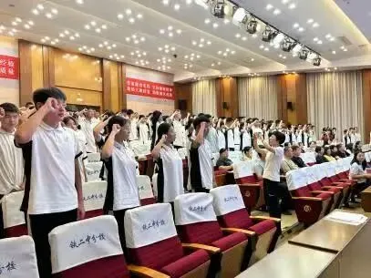 决胜2027——初三年级入境教育大会-第33张图片-四季读书网 决胜2027——初三年级入境教育大会-第33张图片-四季读书网