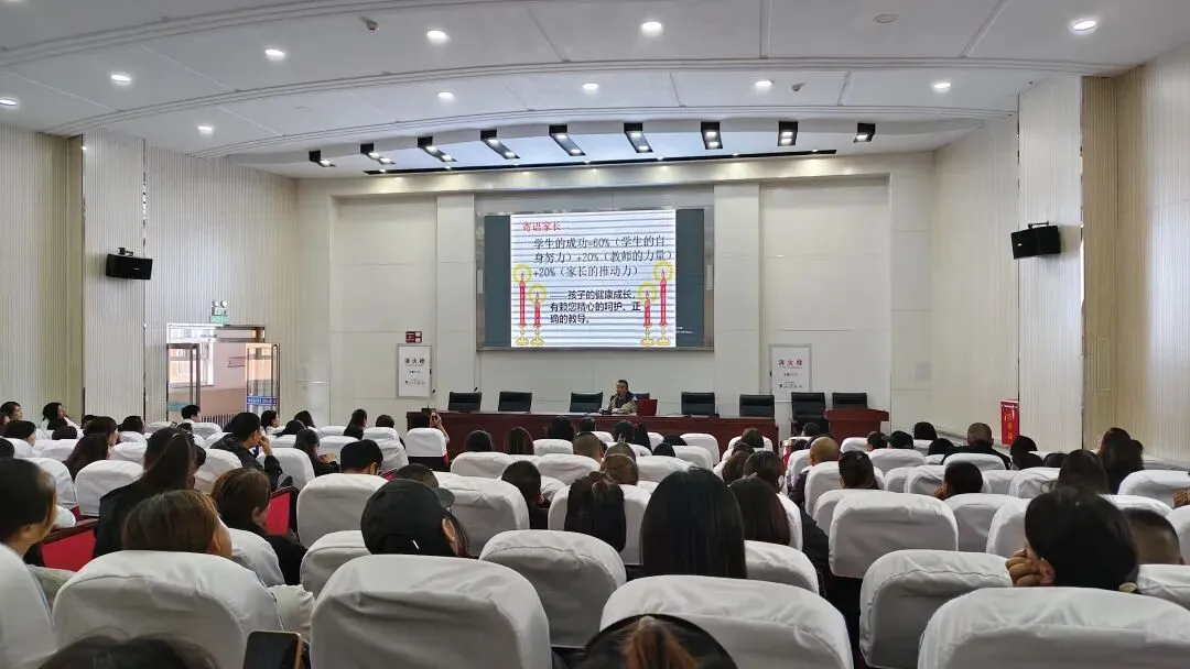 凝心聚力,共赴征程——集宁六中初三毕业班家长会顺利召开-第12张图片-四季读书网 凝心聚力,共赴征程——集宁六中初三毕业班家长会顺利召开-第12张图片-四季读书网