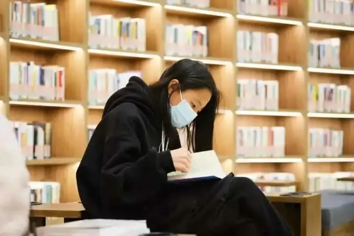 杭州初一妈妈晒出的“成绩单”,引来家长一片羡慕:简直凡尔赛-第4张图片-四季读书网