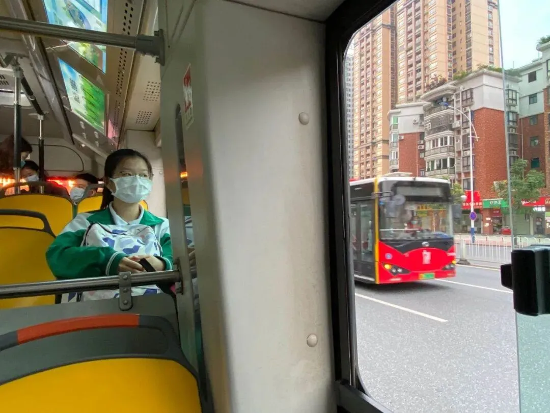 直击广州初三高三返校复课:好久不见,同学仔!-第7张图片-四季读书网 直击广州初三高三返校复课:好久不见,同学仔!-第7张图片-四季读书网