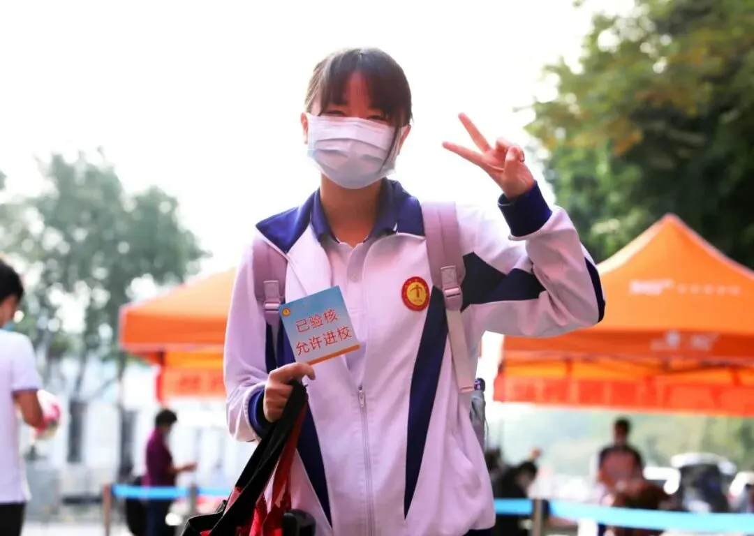 直击广州初三高三返校复课:好久不见,同学仔!-第11张图片-四季读书网 直击广州初三高三返校复课:好久不见,同学仔!-第11张图片-四季读书网