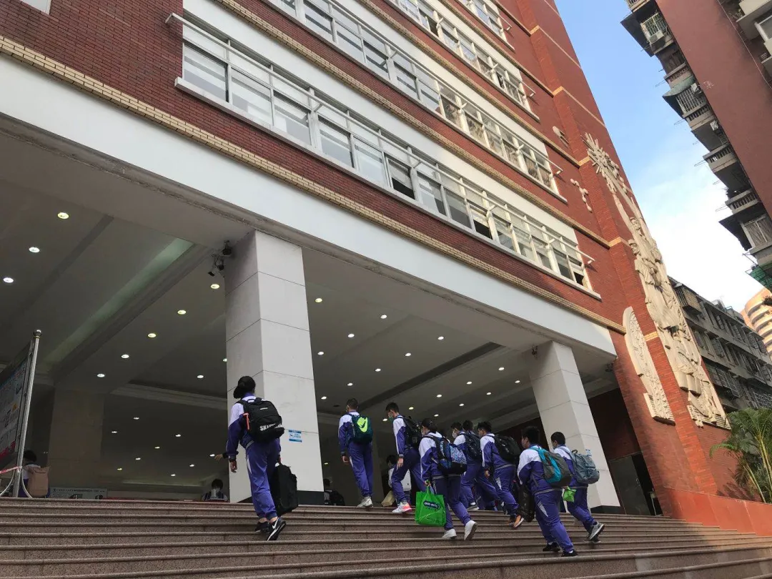 直击广州初三高三返校复课:好久不见,同学仔!-第15张图片-四季读书网 直击广州初三高三返校复课:好久不见,同学仔!-第15张图片-四季读书网