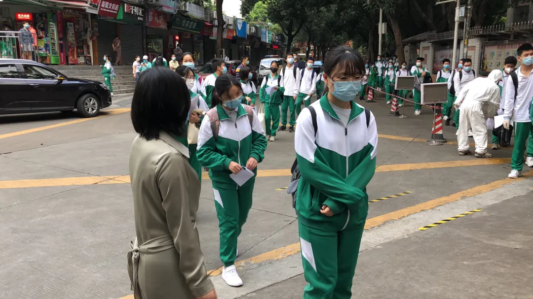 直击广州初三高三返校复课:好久不见,同学仔!-第18张图片-四季读书网 直击广州初三高三返校复课:好久不见,同学仔!-第18张图片-四季读书网
