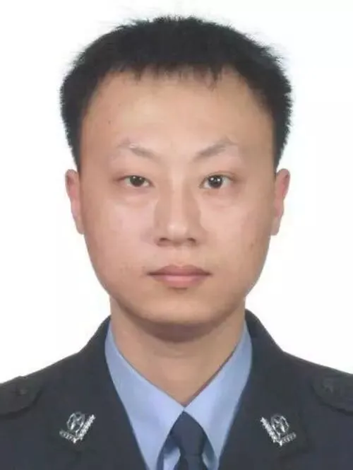 悲愤!大年初三坚守值班岗位的他,再也不能回家了-第1张图片-四季读书网 悲愤!大年初三坚守值班岗位的他,再也不能回家了-第1张图片-四季读书网