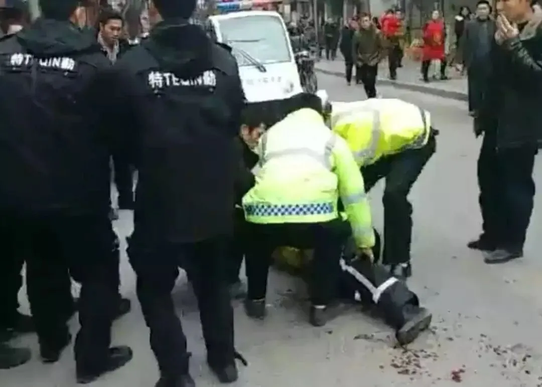 悲愤!大年初三坚守值班岗位的他,再也不能回家了-第5张图片-四季读书网 悲愤!大年初三坚守值班岗位的他,再也不能回家了-第5张图片-四季读书网
