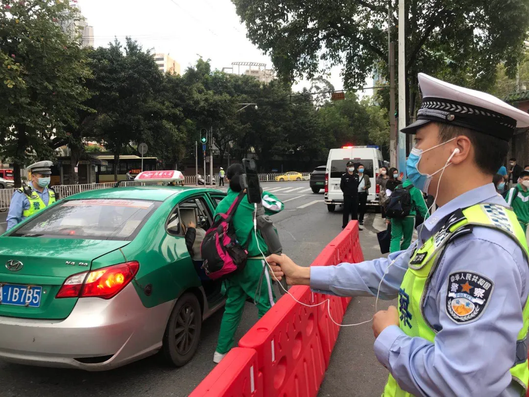 直击广州初三高三返校复课:好久不见,同学仔!-第21张图片-四季读书网 直击广州初三高三返校复课:好久不见,同学仔!-第21张图片-四季读书网