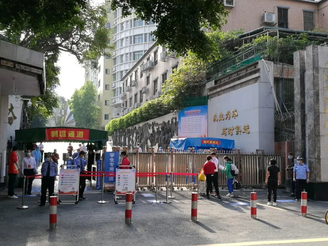 直击广州初三高三返校复课:好久不见,同学仔!-第22张图片-四季读书网 直击广州初三高三返校复课:好久不见,同学仔!-第22张图片-四季读书网