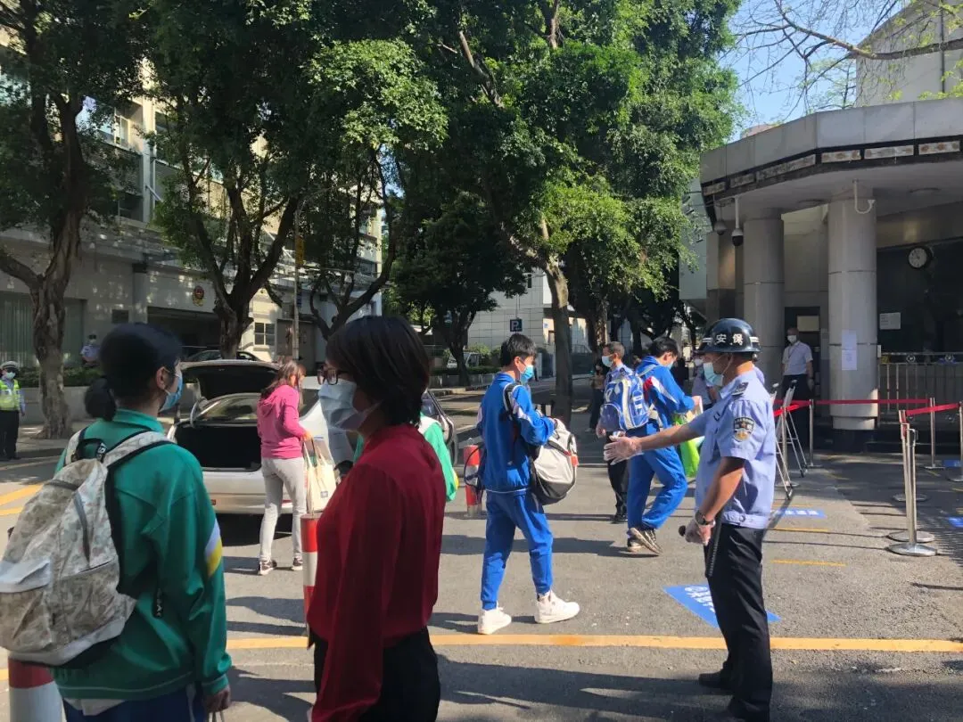 直击广州初三高三返校复课:好久不见,同学仔!-第23张图片-四季读书网 直击广州初三高三返校复课:好久不见,同学仔!-第23张图片-四季读书网