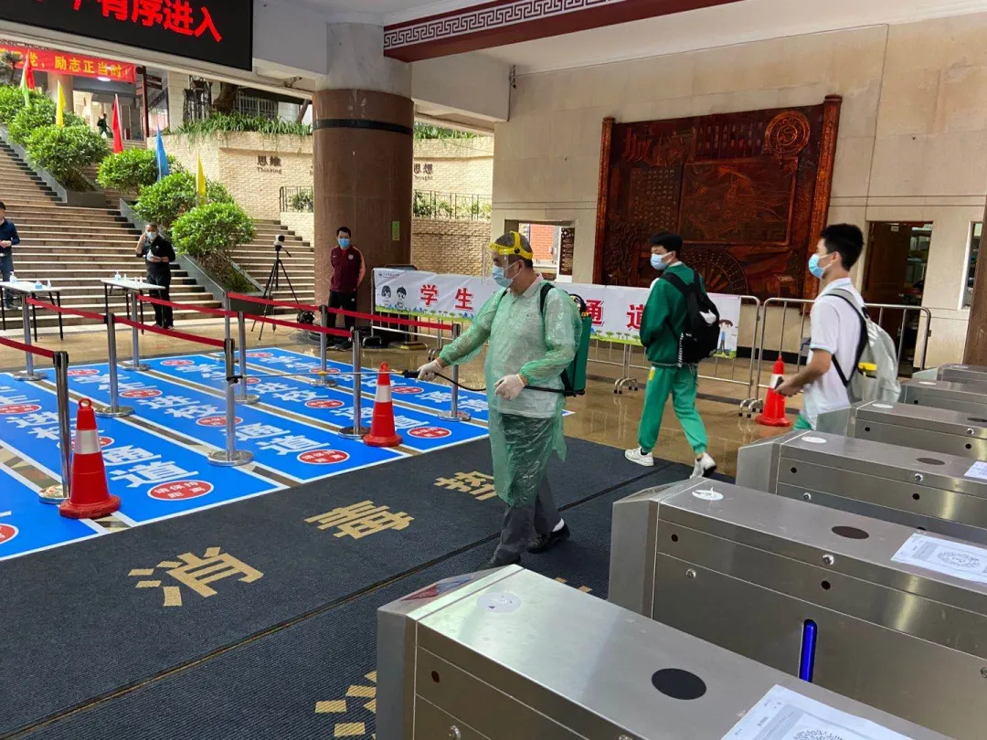 直击广州初三高三返校复课:好久不见,同学仔!-第26张图片-四季读书网 直击广州初三高三返校复课:好久不见,同学仔!-第26张图片-四季读书网