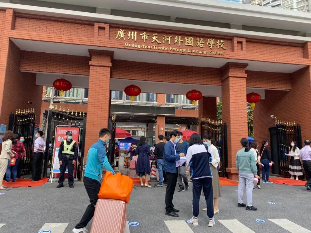 直击广州初三高三返校复课:好久不见,同学仔!-第30张图片-四季读书网 直击广州初三高三返校复课:好久不见,同学仔!-第30张图片-四季读书网